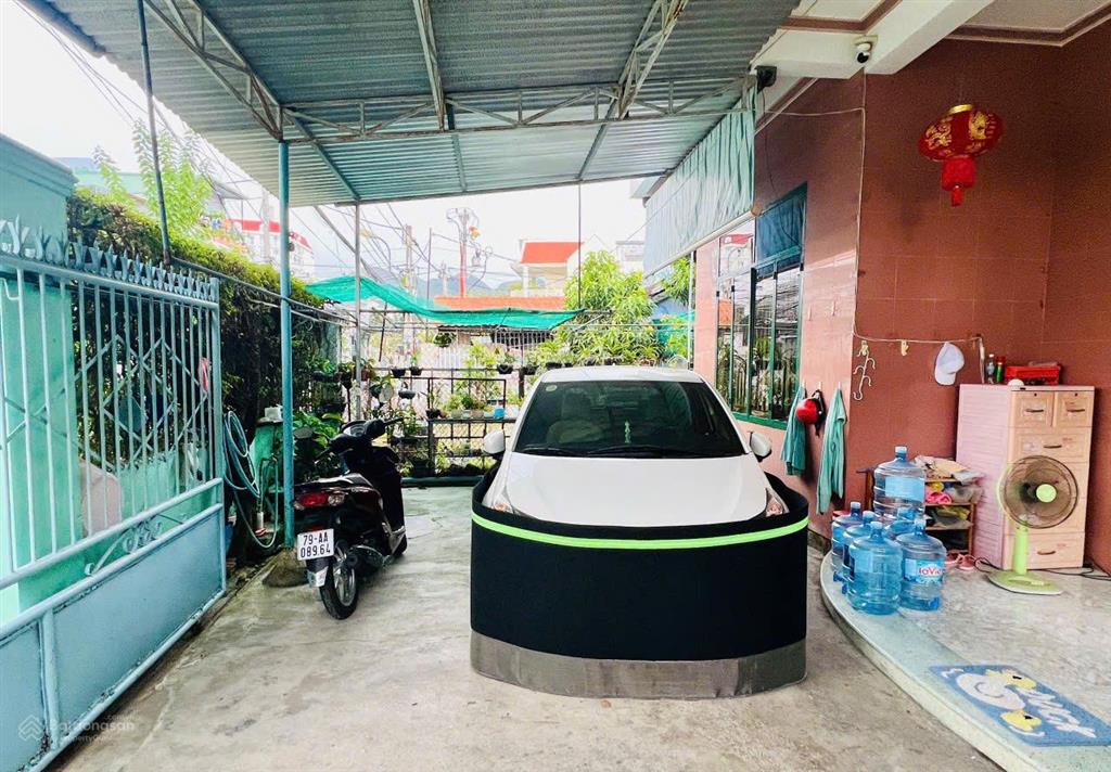 Nhà 2 tầng đường nhà thờ & góc 2 mặt tiền, ngang 9,4m cách biển hòn chồng 350m. giá 18 tỷ