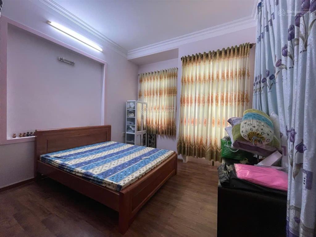 Nhà 3 tầng mặt tiền phó đức chính  ngang gần 7m * cách biển ba làng 190m. giá 11,5 tỷ