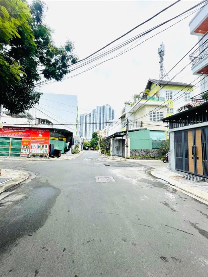 Nhà 3 tầng mặt tiền phó đức chính  ngang gần 7m * cách biển ba làng 190m. giá 11,5 tỷ
