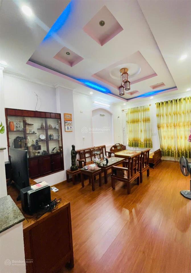Nhà 3 tầng mặt tiền phó đức chính  ngang gần 7m * cách biển ba làng 190m. giá 11,5 tỷ