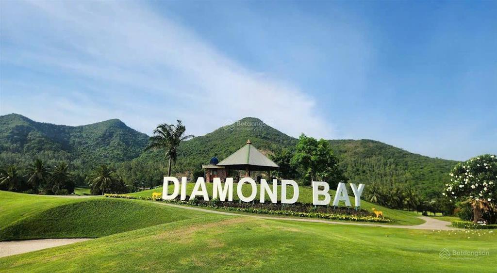 Mặt tiền đường nguyễn tất thànhnhìn bên kia đường là resort diamond bay & golf+villas. giá 3,5 tỷ