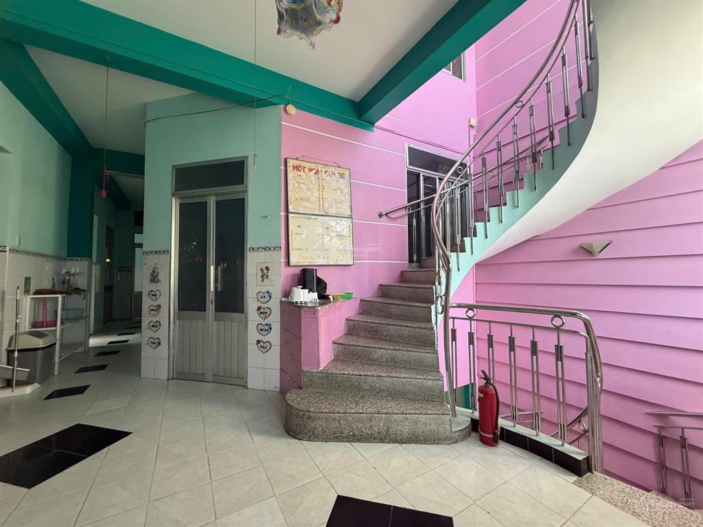 Nhà 3 tầng, ngang gần 11m, sát đường mai xuân thưởng (ô tô vào ổn áp) giá 12 tỷ