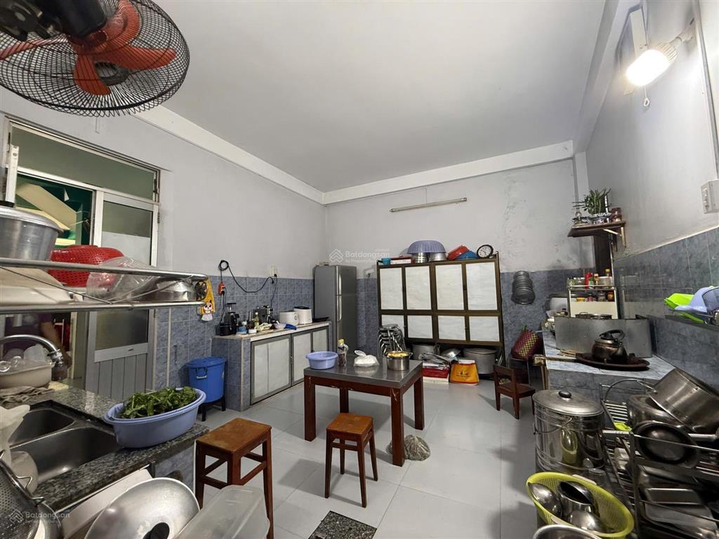 Nhà 3 tầng, ngang gần 11m, sát đường mai xuân thưởng (ô tô vào ổn áp) giá 12 tỷ