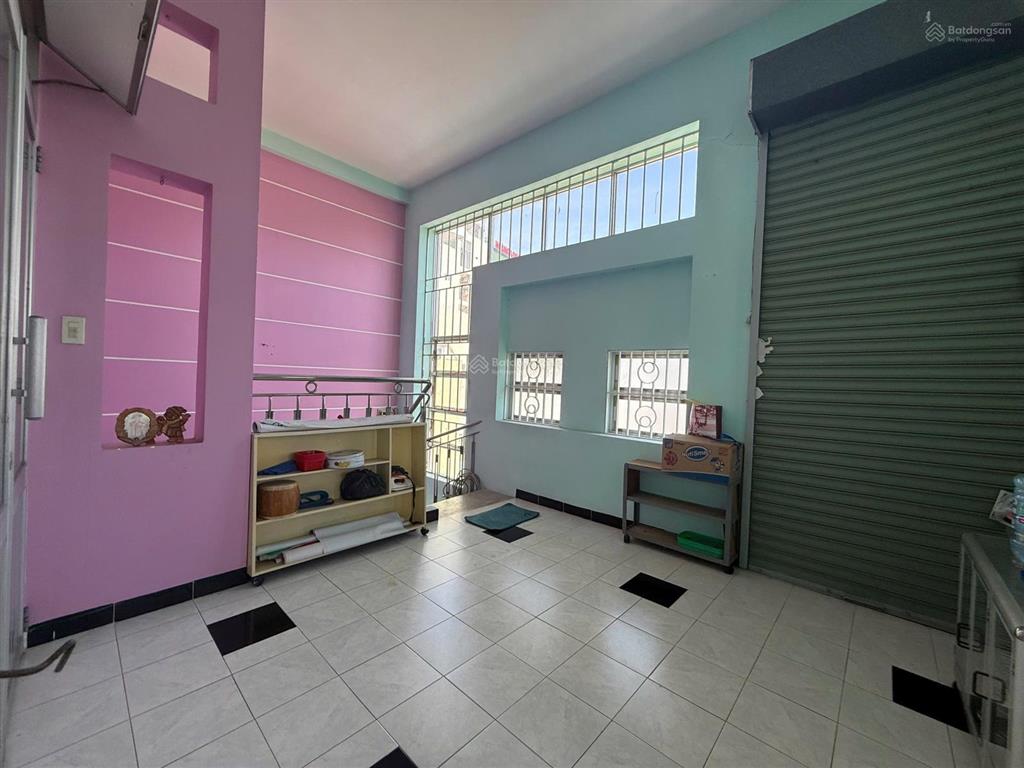 Nhà 3 tầng, ngang gần 11m, sát đường mai xuân thưởng (ô tô vào ổn áp) giá 12 tỷ