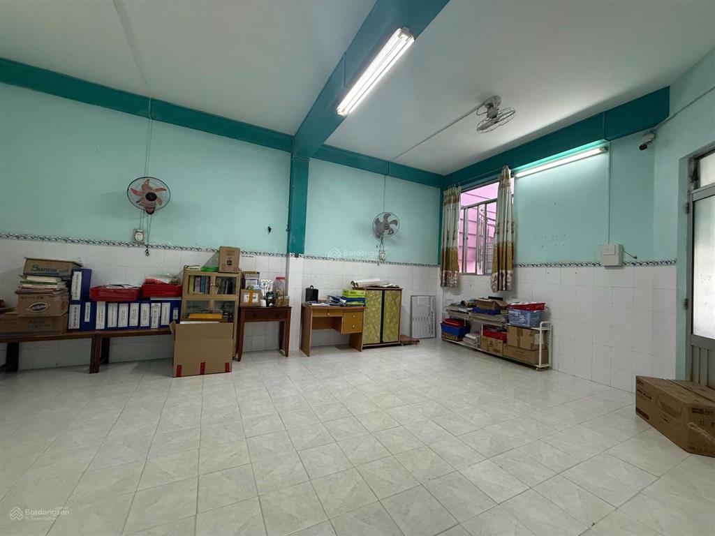 Nhà 3 tầng, ngang gần 11m, sát đường mai xuân thưởng (ô tô vào ổn áp) giá 12 tỷ
