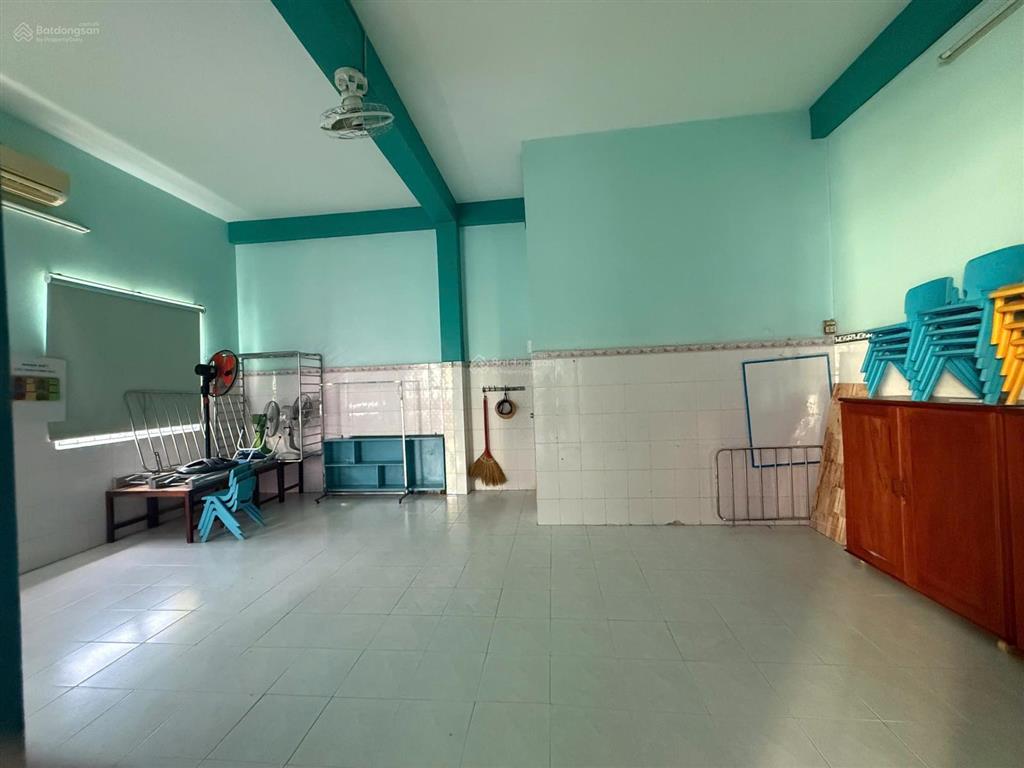 Nhà 3 tầng, ngang gần 11m, sát đường mai xuân thưởng (ô tô vào ổn áp) giá 12 tỷ
