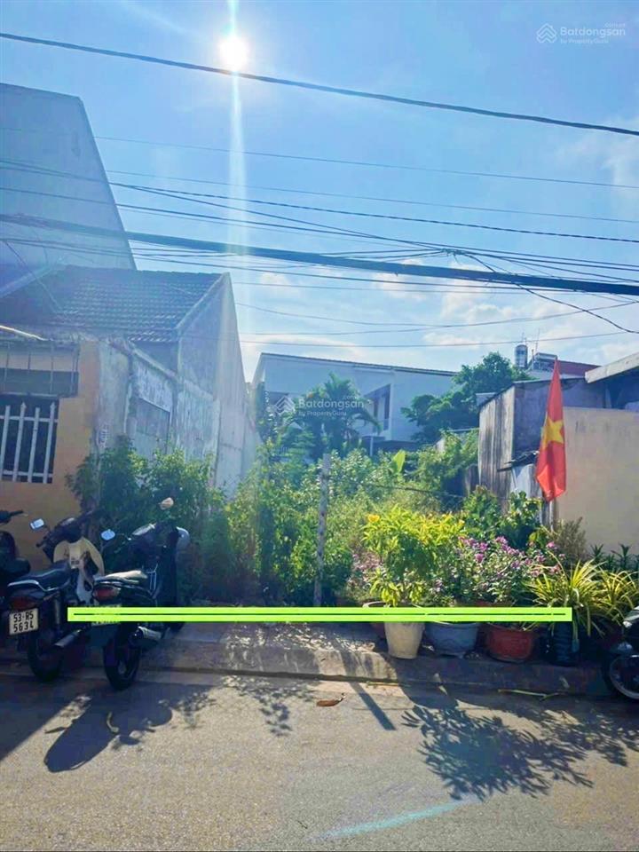 Mặt tiền đường phú đức, ngang hơn 5m * cách biển hòn chồng 700m * giá 9,2 tỷ