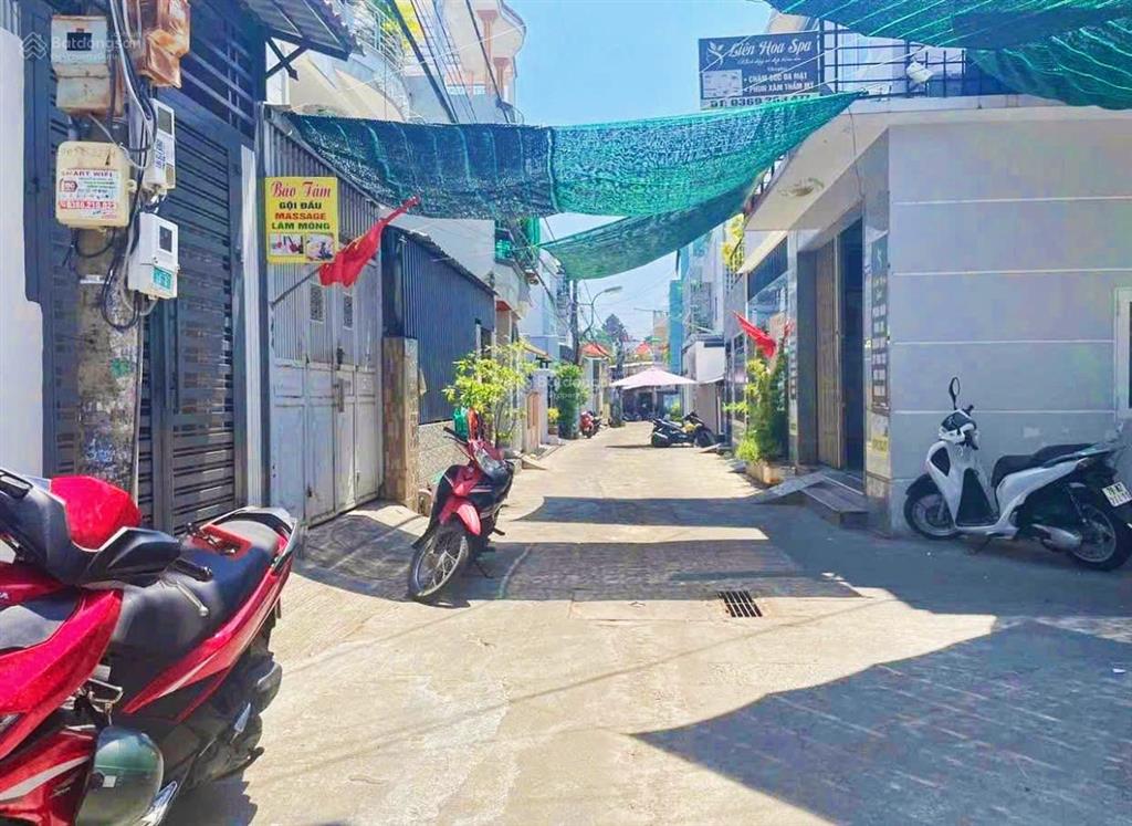 Nhà 1,5 tầng mới xây  ngang 6m sát ngô đến tầm 30m, giá 4,5 tỷ