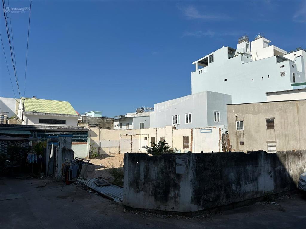 Hẻm ô tô tôn thất tùng  đất góc 2 mặt tiền. ra biển hòn chồng 300m. giá 60tr/m2
