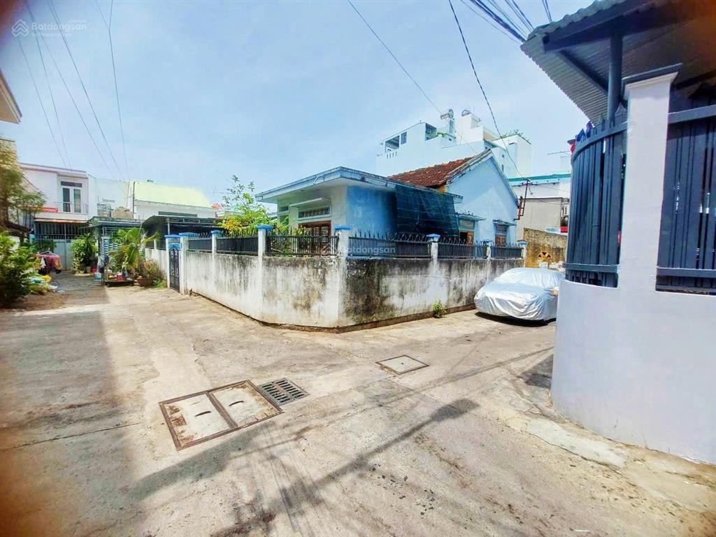 Hẻm ô tô tôn thất tùng  đất góc 2 mặt tiền. ra biển hòn chồng 300m. giá 60tr/m2
