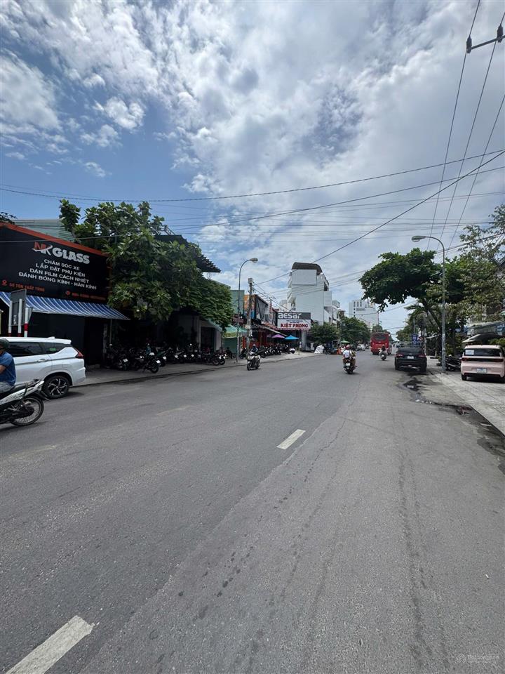 Nhà 4 tầng đường tôn thất tùng cách biển hòn chồng 500m. giá 22 tỷ