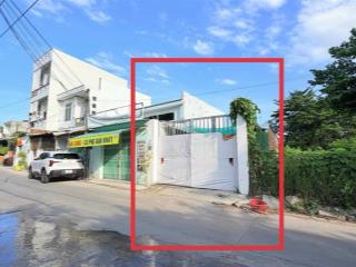 Mặt tiền đường nguyễn chích  cách biển hòn chồng 1,5km. giá 2,860 tỷ