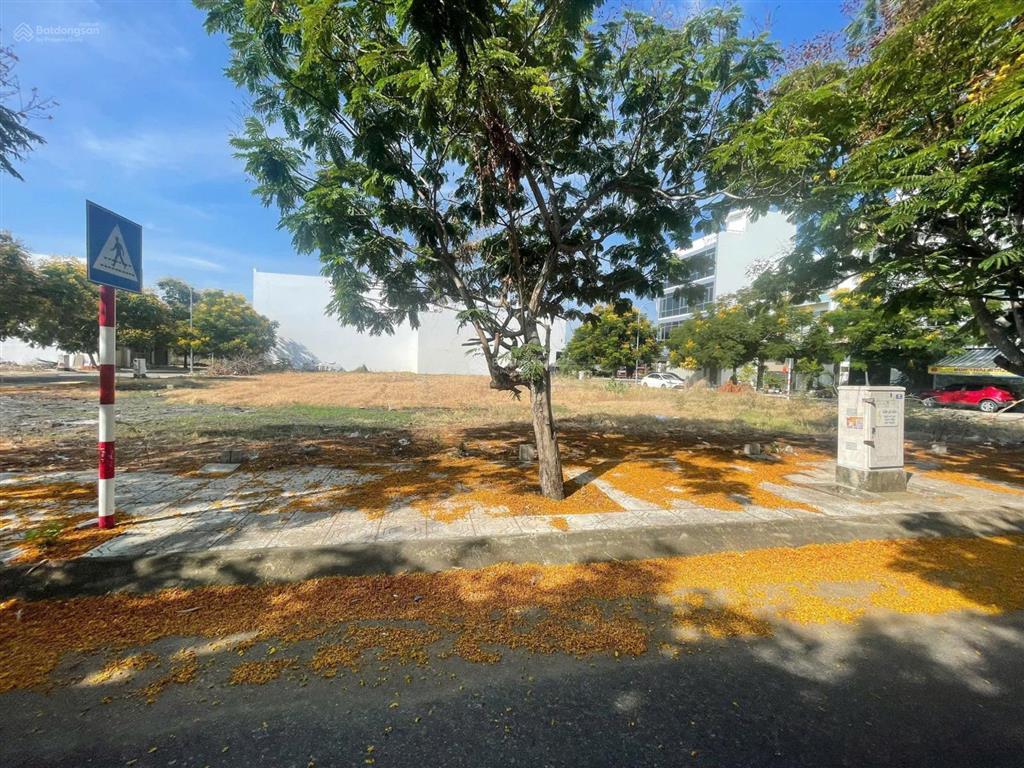 Đất tái định cư hà quang 2 , mặt đường số 6  sát vòng xoay ngọc hội. giá 5,8 tỷ.