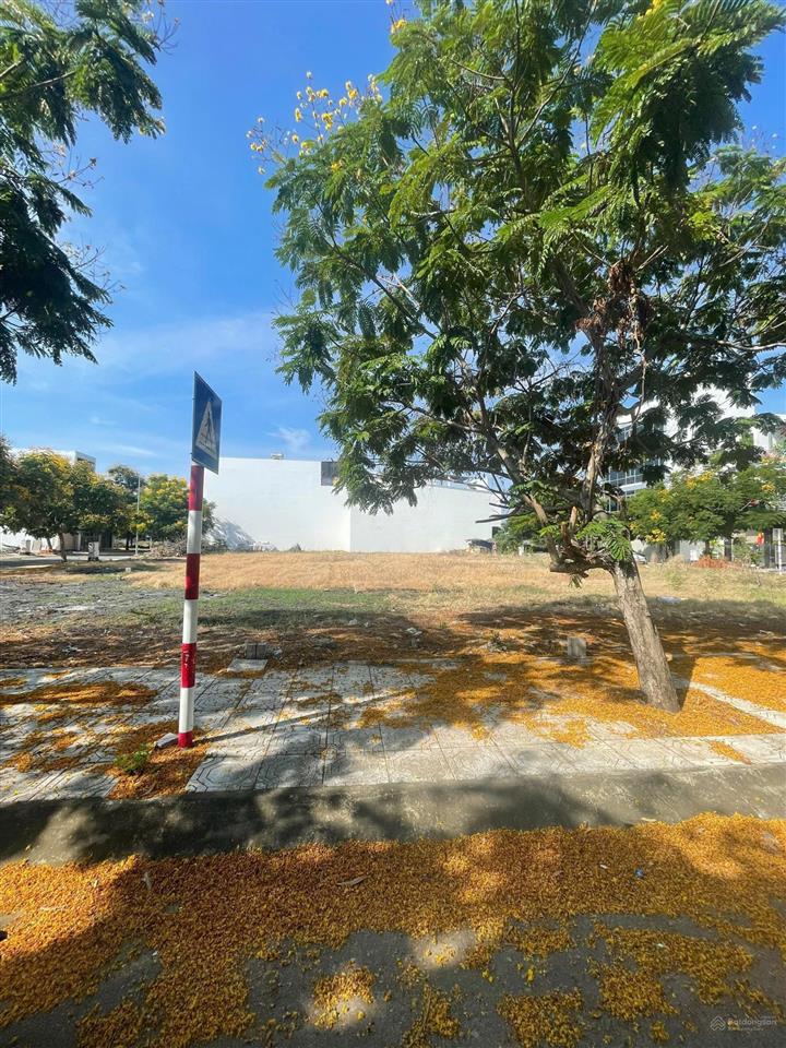 Đất tái định cư hà quang 2 , mặt đường số 6  sát vòng xoay ngọc hội. giá 5,8 tỷ.