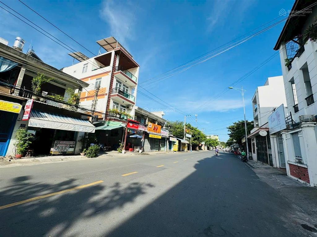 Mặt tiền đường đặng tất, ngang dài gần 13m * cách biển hòn chồng 404m giá 80,1 tỷ