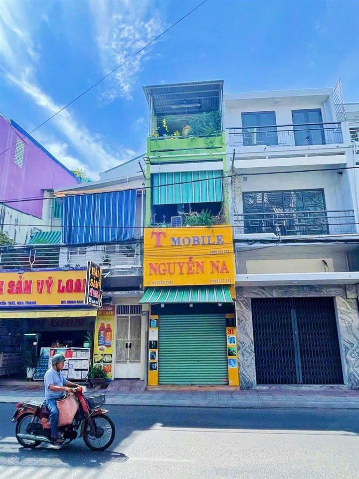 Nhà 3,5 tầng, mặt tiền đường nguyễn trãi  cách vòng xoay ngã 6 100m. giá 9,5 tỷ.