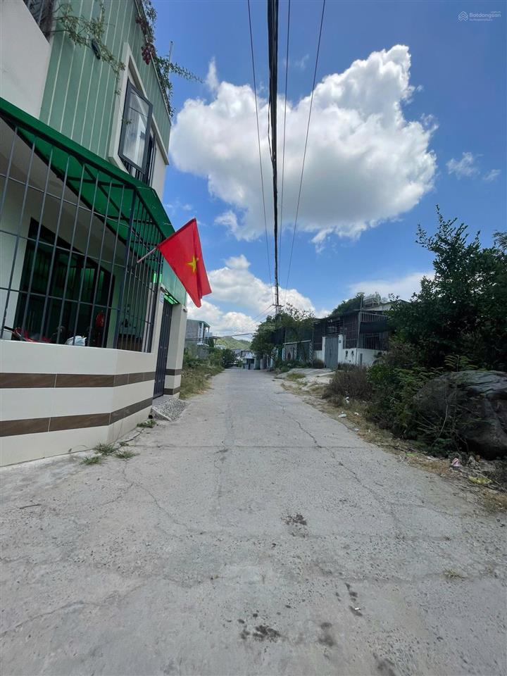 Đất mặt tiền nguyễn đức thuận * cách biển hòn chồng 2,5km. giá 3,050 tỷ