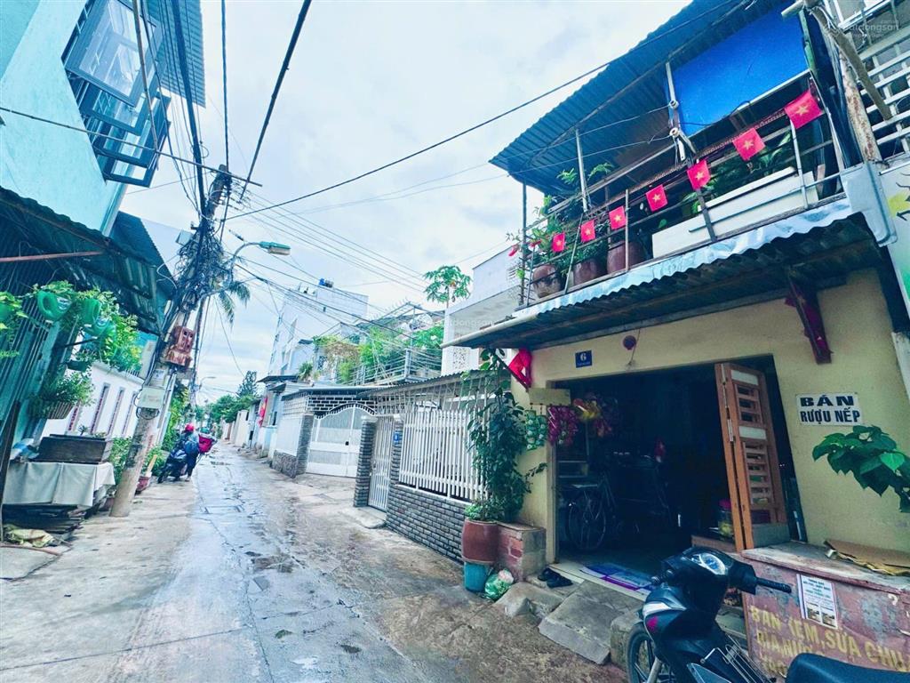 Nhà 2 tầng  đường trần mai ninh, cách biển hòn chồng 500m. giá 4,5 tỷ