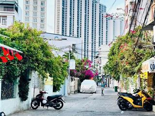 Nhà đường sao biển  cách biển hòn chồng 250m ( hẻm xe ba gác ) giá 7,7 tỷ.