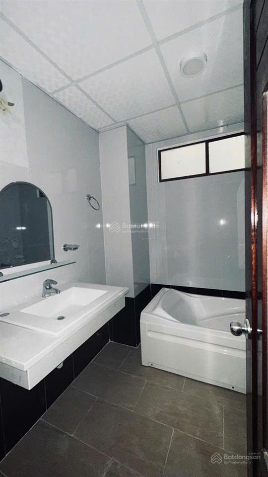 Tòa căn hộ 7 tầng, đường lê văn huân. cách biển 150m. giá 17 tỷ