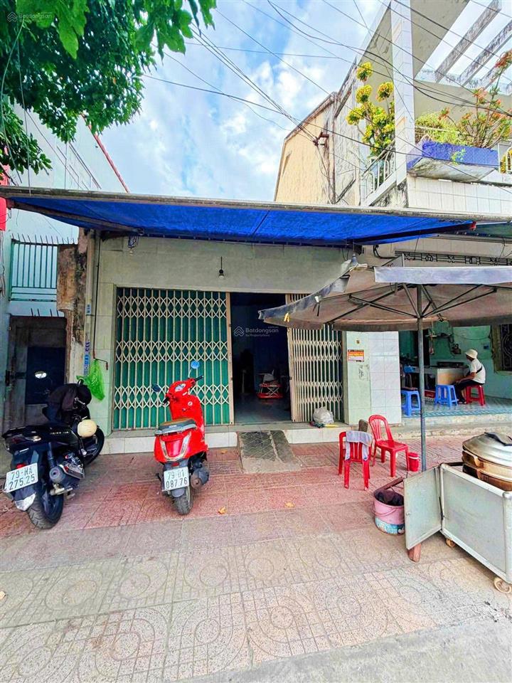 Nhà cấp 4 tiện kinh doanh buôn bán  ngay thị trấn diên khánh ( sát cửa đông ) giá 6 tỷ