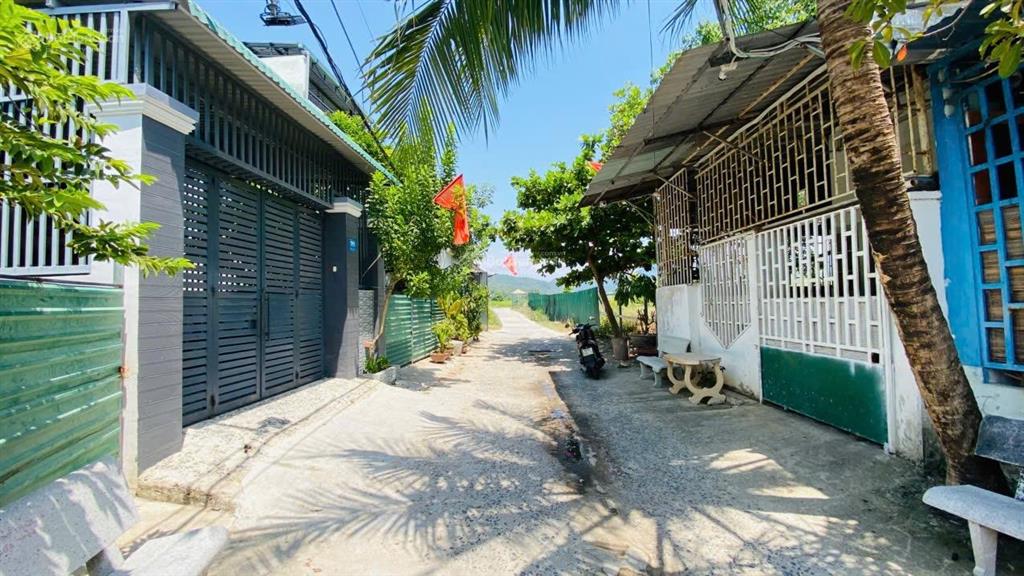 Mặt tiền phú xương đường ô tô  ngang lô đất dài 5,2m, cách biển hòn chồng 2km. giá 4,250 tỷ