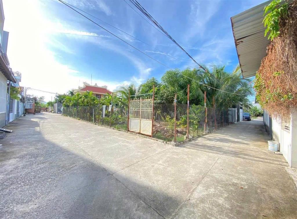 Đất hẻm ô tô phú xương  ô tô vào ok * cách biển hòn chồng 1,5km. giá 3,1 tỷ