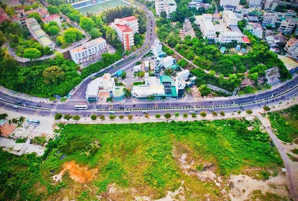 [ đất sát đường phạm văn đồng  khu hòn đỏ ] * qua đường là biển hòn chồng * giá  5,420 tỷ