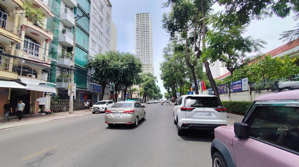 Nhà 4 tầng mặt tiền đường lý tự trọng, cách biển trần phú 320m. giá 15,6 tỷ