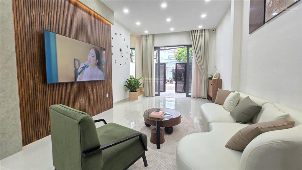 Nhà 3 tầng mặt tiền đường đồng nai  mới xây full nội thất * gần tố hữu * giá 11,9 tỷ