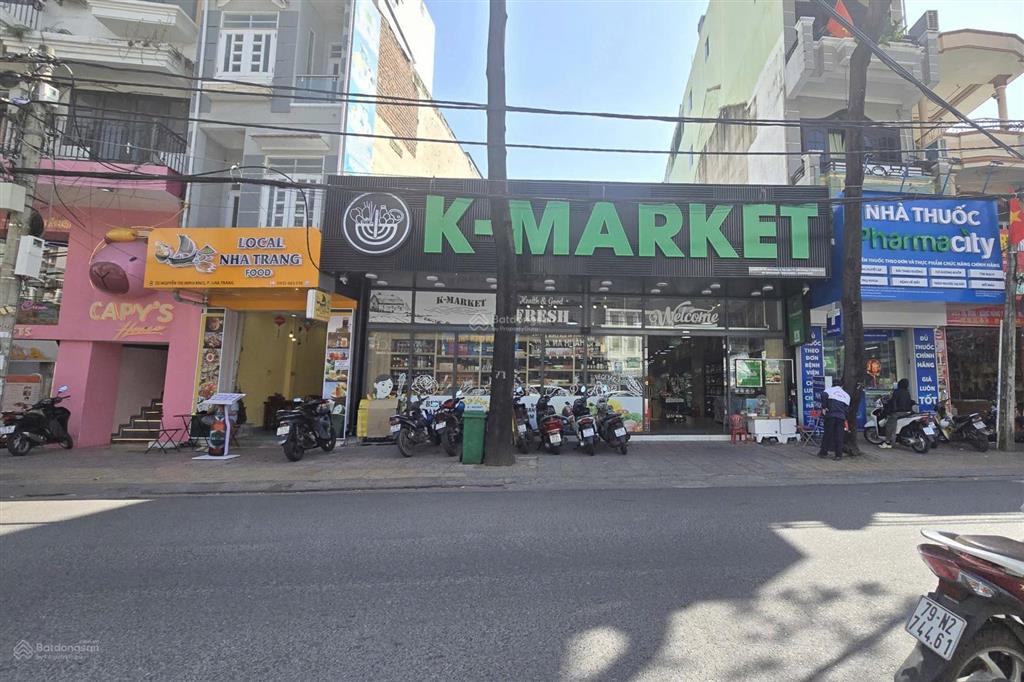 Mặt tiền nguyễn thị minh khai  ngang khá dài 10,5m * cách biển trần phú 450m. giá 110 tỷ