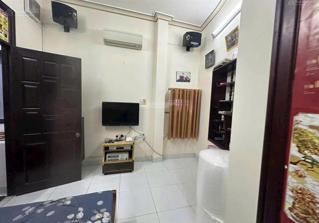 Nhà 3 tầng mặt tiền lê đại hành, ngang dài gần 5,5m. giá 25.2 tỷ