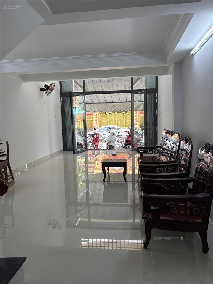 Nhà 3 tầng, mặt tiền đường bến cá sát đường phương sài, ô tô thông. vị trí kinh doanh. giá 8,5 tỷ