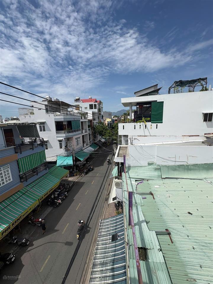 Nhà 3 tầng, mặt tiền đường bến cá sát đường phương sài, ô tô thông. vị trí kinh doanh. giá 8,5 tỷ