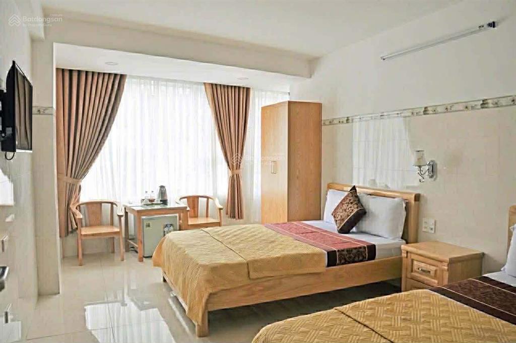Khách sạn 7 tầng  mặt tiền đường bắc sơn, cách biển hòn chồng 350m. giá 23,8 tỷ