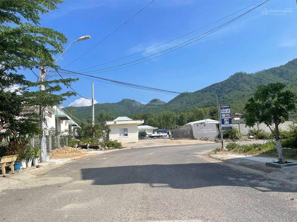 Nhà đường ngô văn sở  gần trường tiểu học vĩnh hoà 2 giá 5,9 tỷ