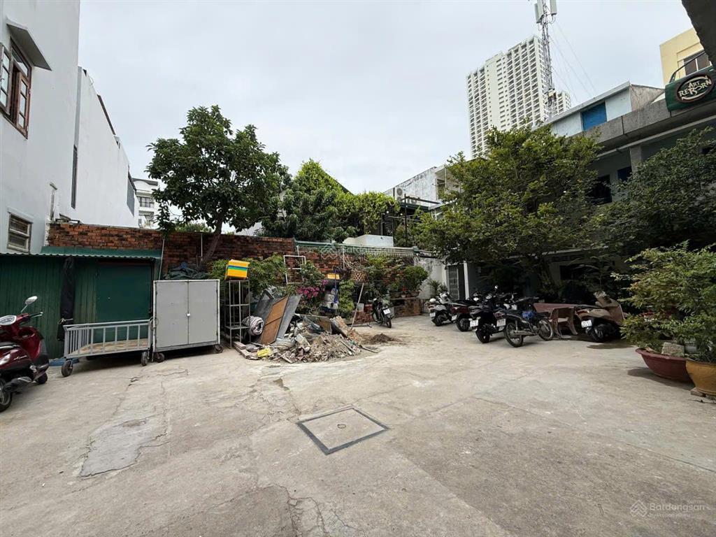 Nhà hẻm pasteur, đang ở, ô tô đậu trước sân cách nhà 20m đi ra biển trần phú 200m. giá 1,5 tỷ