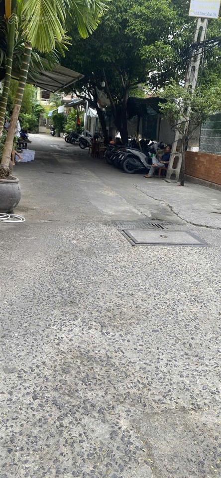 Nhà hẻm pasteur, đang ở, ô tô đậu trước sân cách nhà 20m đi ra biển trần phú 200m. giá 1,5 tỷ