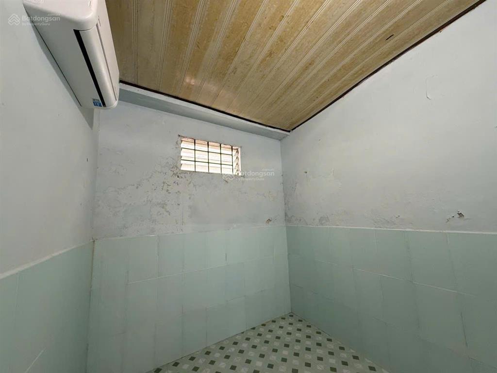 Nhà hẻm pasteur, đang ở, ô tô đậu trước sân cách nhà 20m đi ra biển trần phú 200m. giá 1,5 tỷ