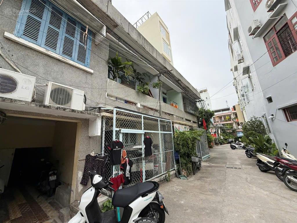 Nhà hẻm pasteur, đang ở, ô tô đậu trước sân cách nhà 20m đi ra biển trần phú 200m. giá 1,5 tỷ