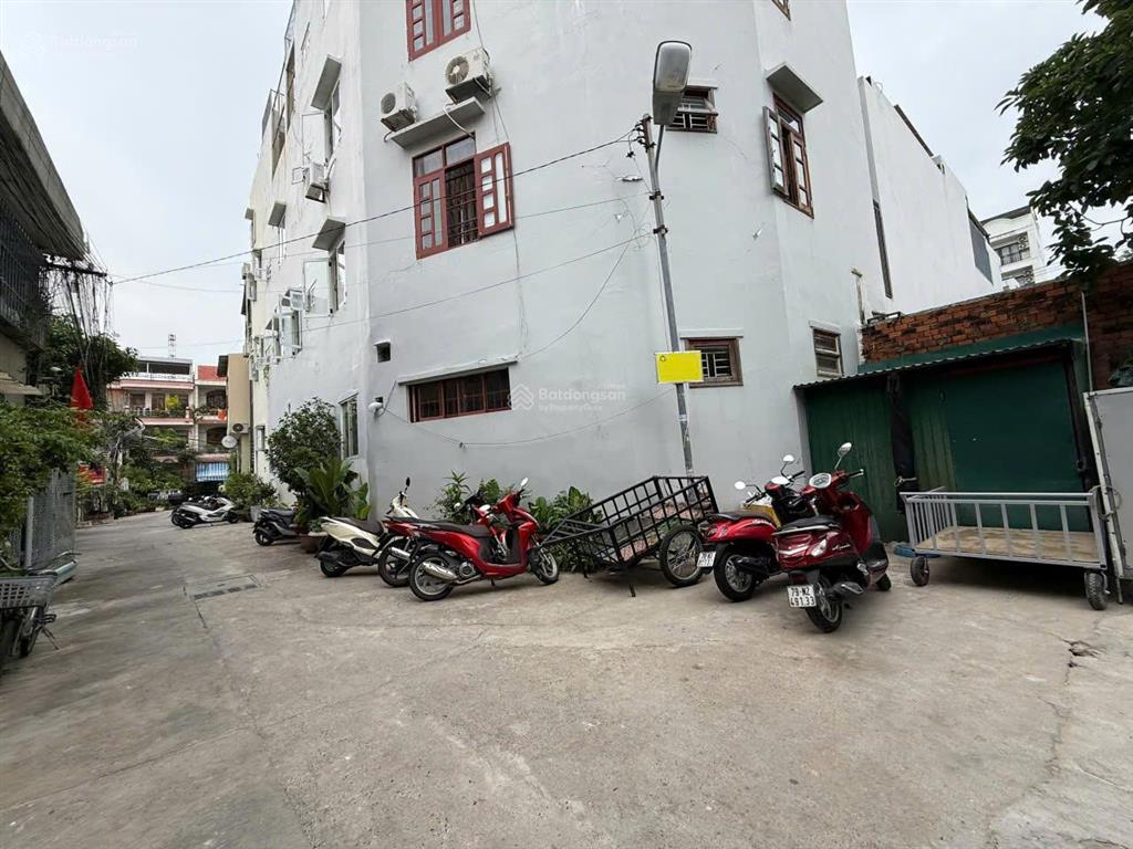 Nhà hẻm pasteur, đang ở, ô tô đậu trước sân cách nhà 20m đi ra biển trần phú 200m. giá 1,5 tỷ