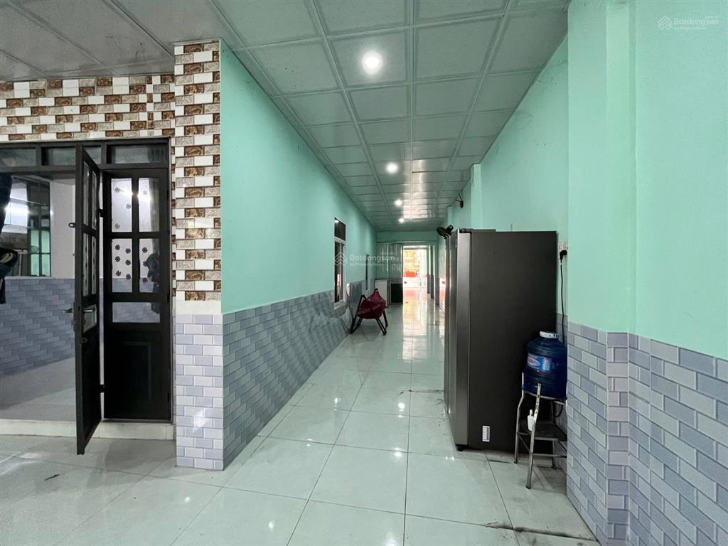 Nhà nguyễn xiển  gần trung cấp kỹ thuật miền trung ,cách biển hòn chồng 3,5km.gia 6,980 tỷ.