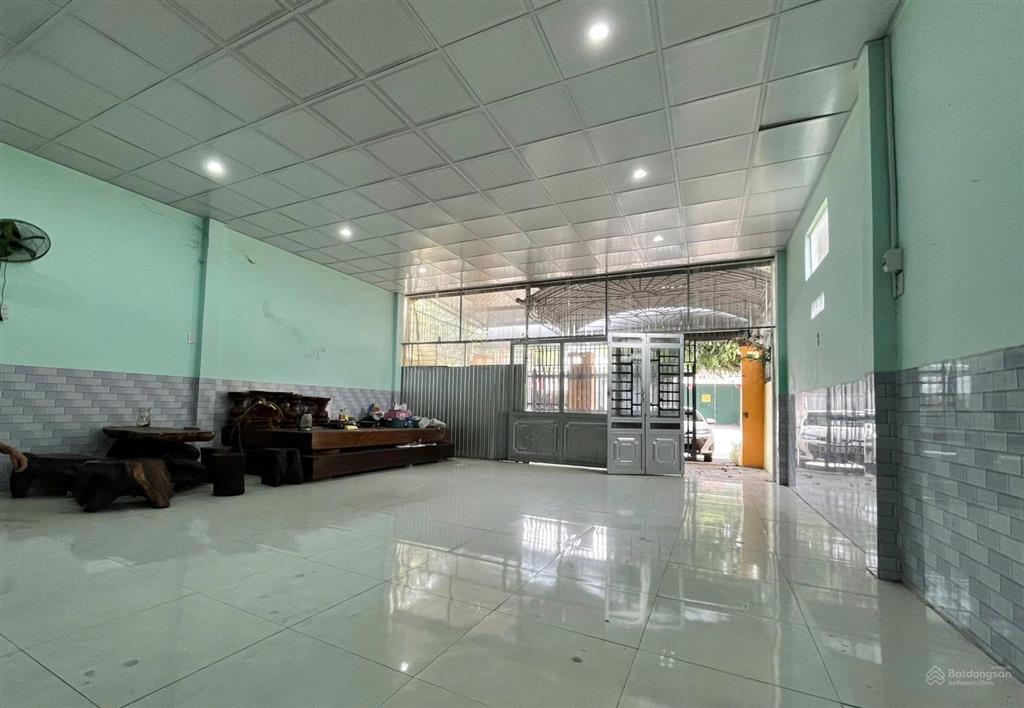 Nhà nguyễn xiển  gần trung cấp kỹ thuật miền trung ,cách biển hòn chồng 3,5km.gia 6,980 tỷ.