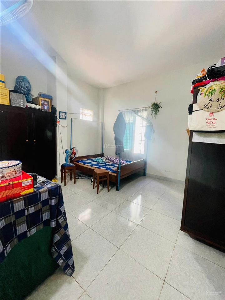 Nhà 3 tầng đường phùng hưng  ngang rộng, dài hơn 8m (vị trí ổn áp). giá 16,8 tỷ
