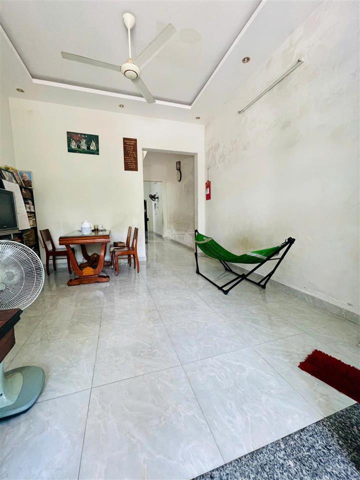 Nhà 3 tầng đường phùng hưng  ngang rộng, dài hơn 8m (vị trí ổn áp). giá 16,8 tỷ
