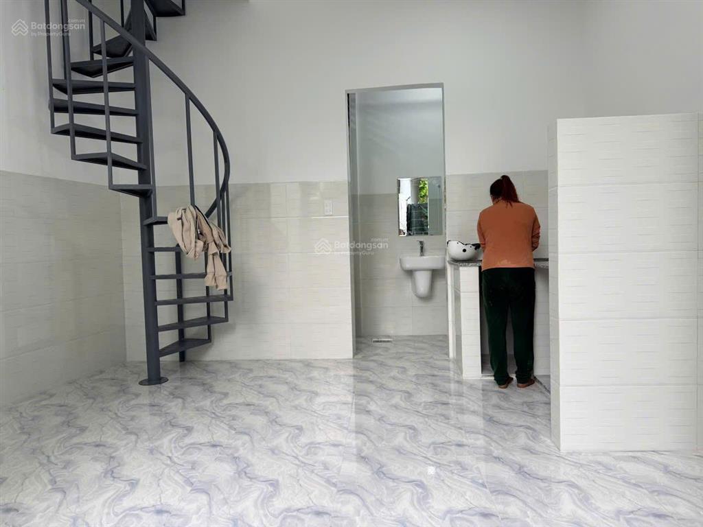 Nhà 1,5 tầng mới toanh, hẻm ba gác nguyễn biểu  ngang cách biển hòn chồng 500m. giá 1,450 tỷ
