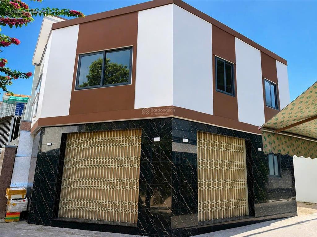 Nhà 2 tầng, góc 2 mặt tiền, mới xây cực new, cách đường chính 300m. giá 2,9 tỷ