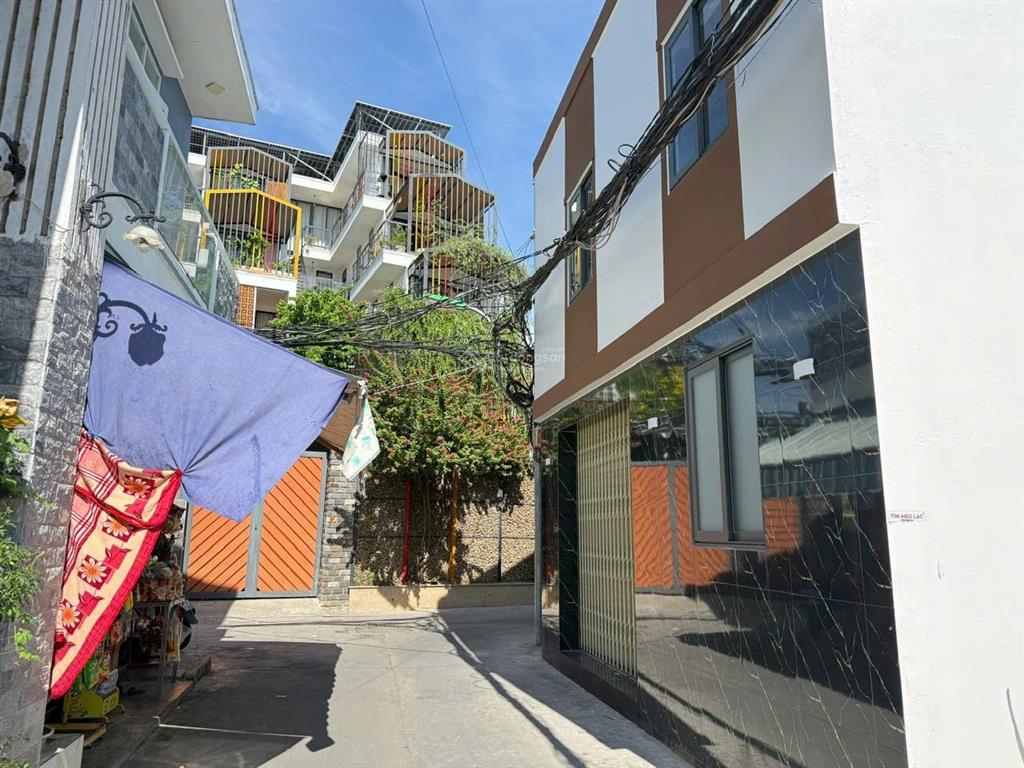 Nhà 2 tầng, góc 2 mặt tiền, mới xây cực new, cách đường chính 300m. giá 2,9 tỷ