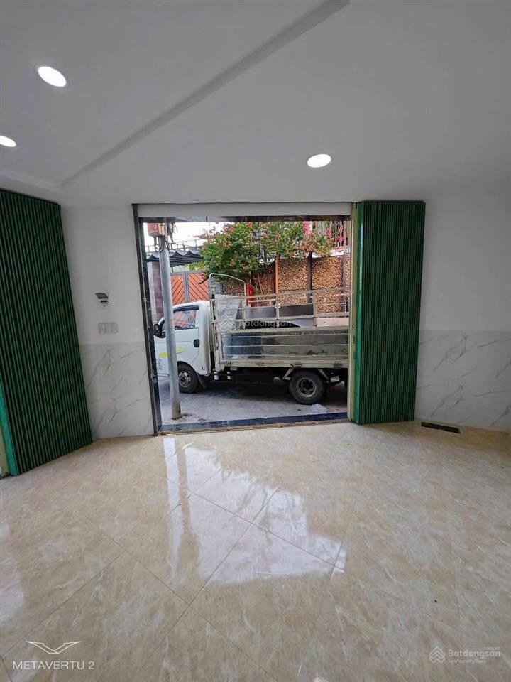 Nhà 2 tầng, góc 2 mặt tiền, mới xây cực new, cách đường chính 300m. giá 2,9 tỷ