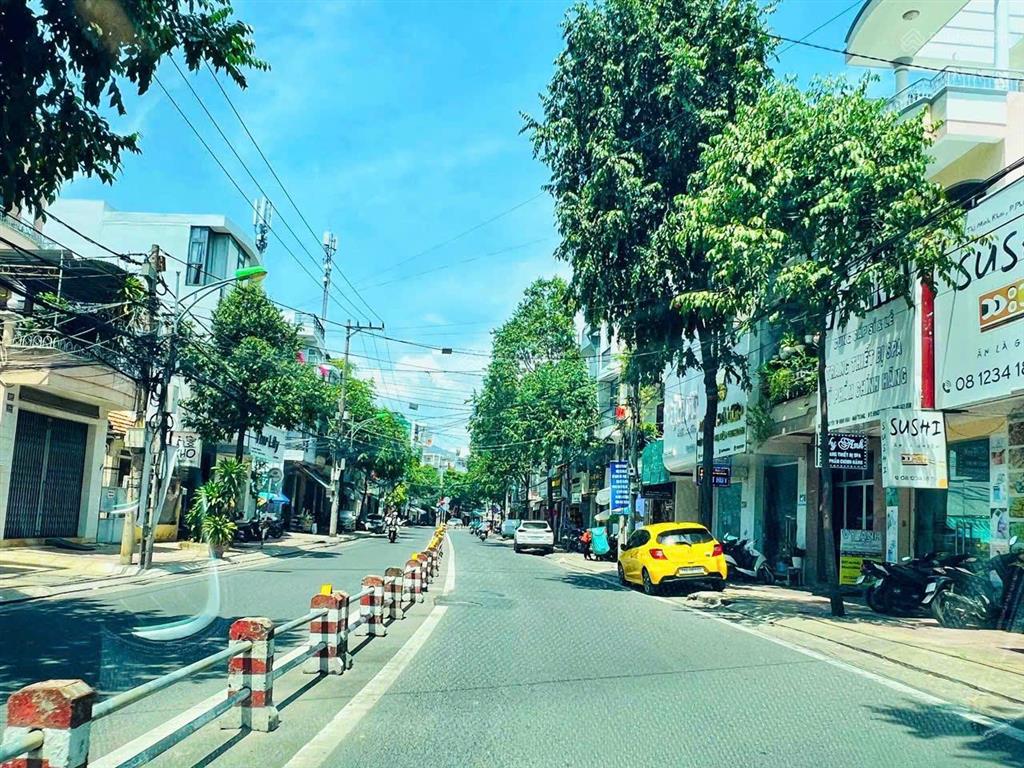Nhà mặt tiền đường nguyễn thị minh khai  ngang 7,4m  cách biển trần phú 1km. giá 22,5 tỷ